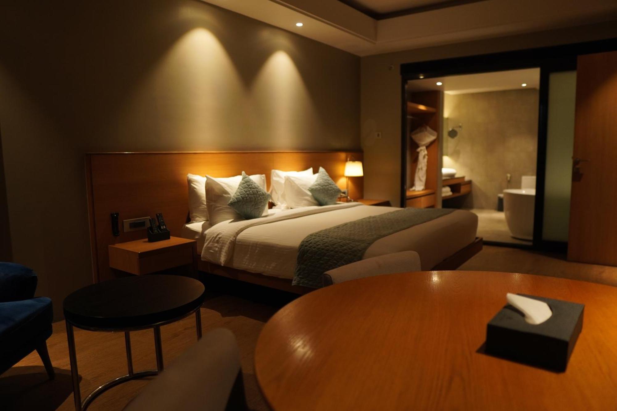 Kiranshree Grand Hotel Guwahati Eksteriør billede