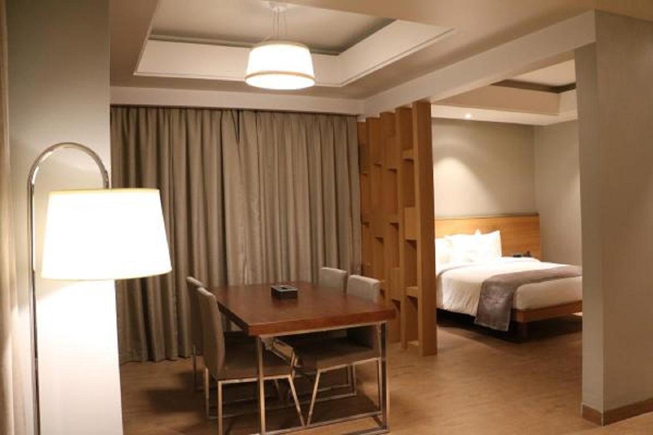 Kiranshree Grand Hotel Guwahati Eksteriør billede